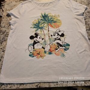 VINTAGE OFFICIALLY LICENSED DISNEY MICKEY AND MINNIE MOUSE T-SHIRT SIZE L WOMENS